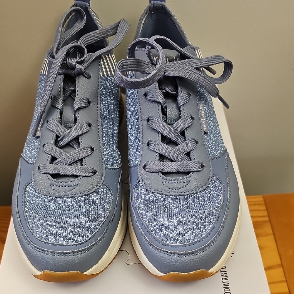 Skechers Gray Knit Lace-Up Arch Support Sneakers - Picture 9 of 11
